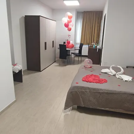 Piazza Dante ゲストハウス 4*